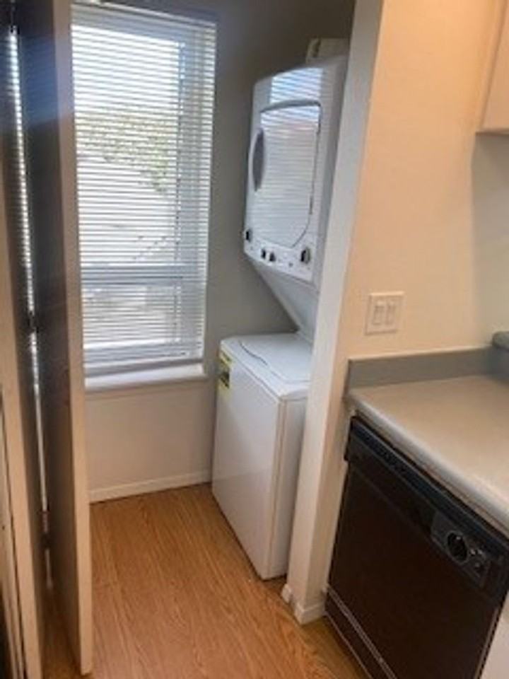 1835 Queen Anne Ave N #201 - Photo 6 of 11