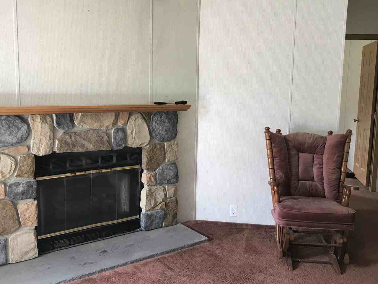 1007 Mallard Ln - Photo 3 of 12
