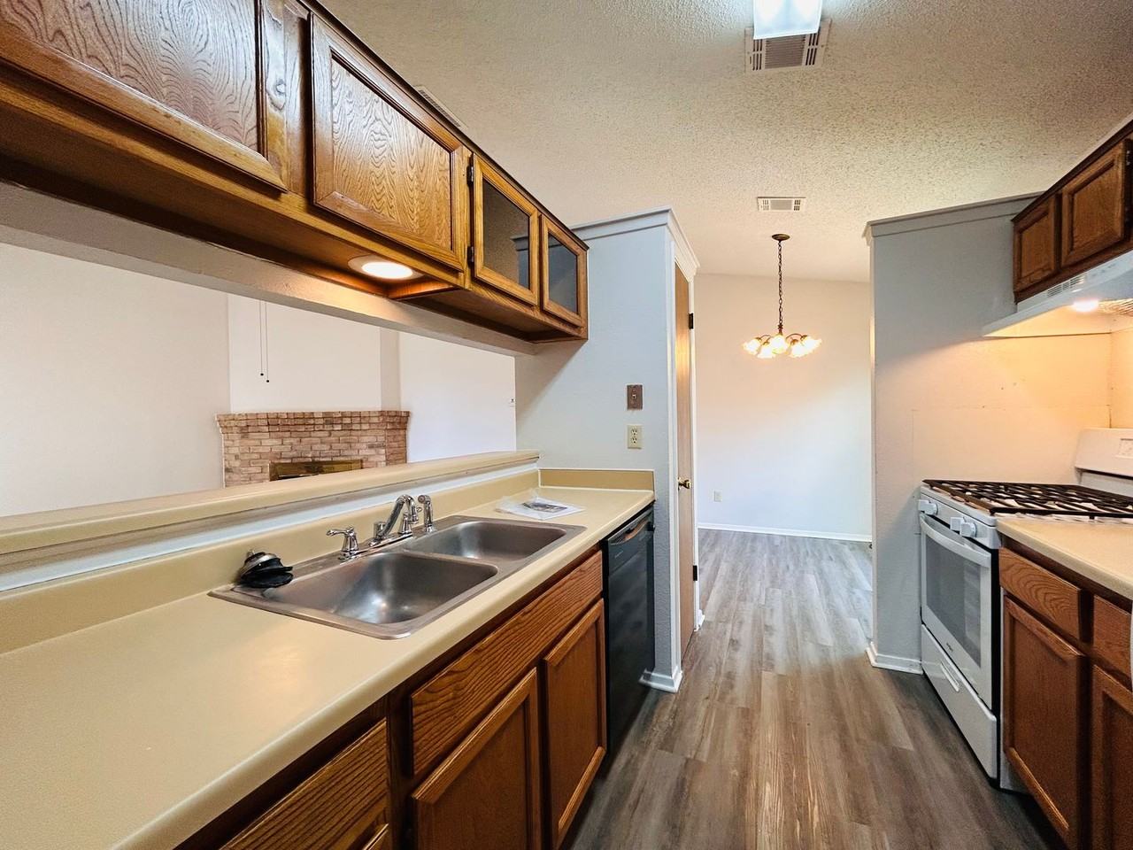 416 Greenlawn Blvd - Photo 4 of 15