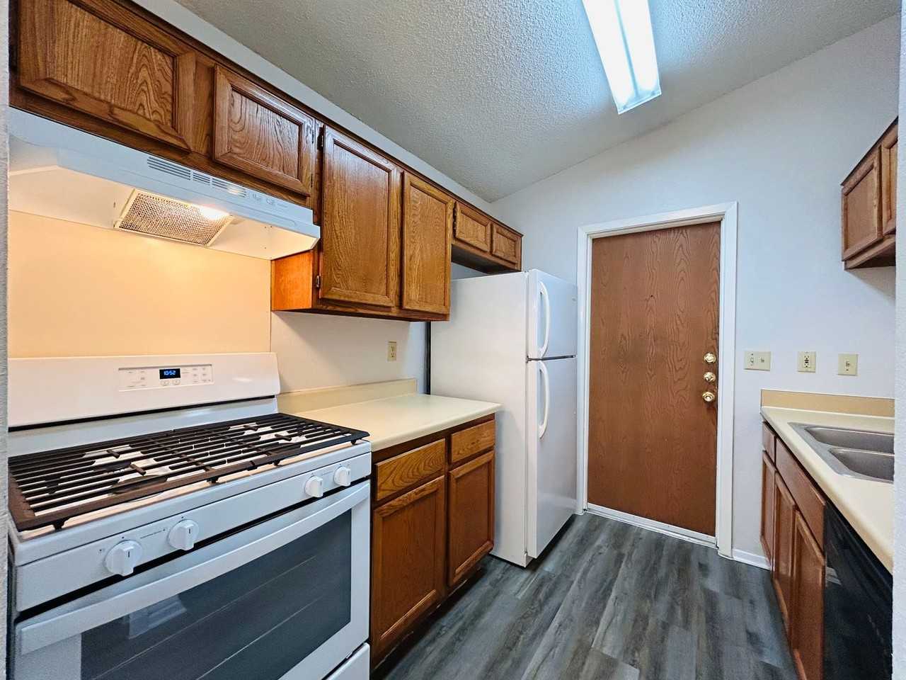 416 Greenlawn Blvd - Photo 5 of 15