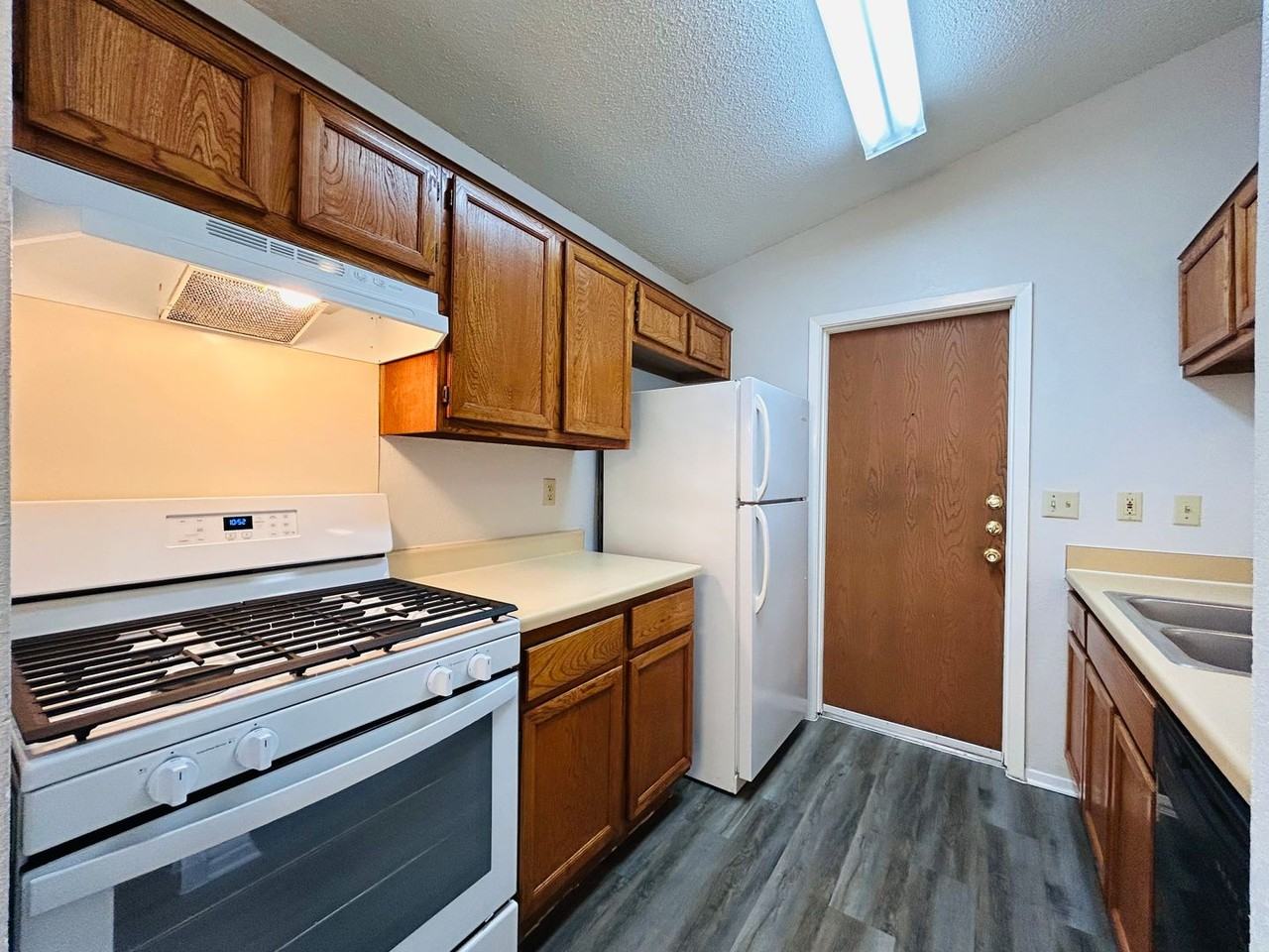 416 Greenlawn Blvd - Photo 6 of 15