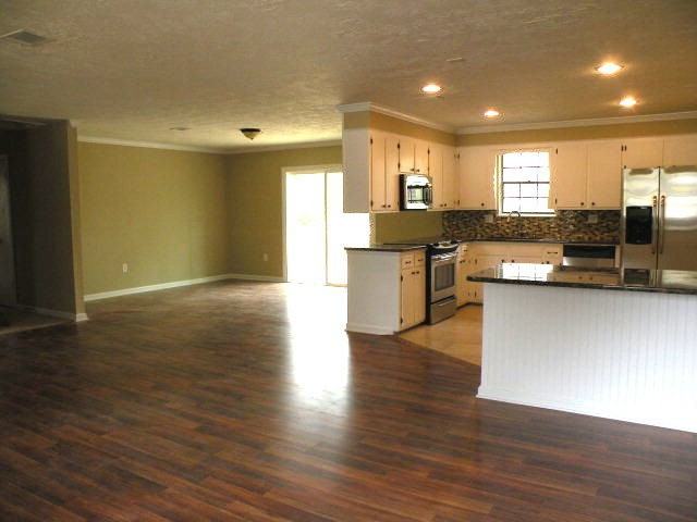 4443 Shadowood Dr - Photo 5 of 18