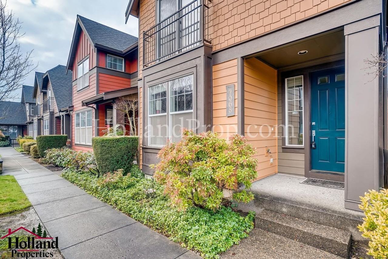 7068 Ne Stonewater St - Photo 2 of 29