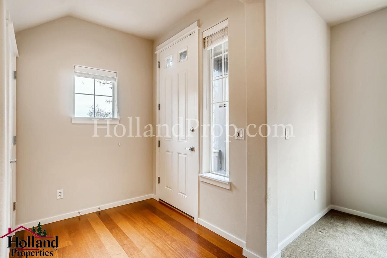 7068 Ne Stonewater St - Photo 3 of 29