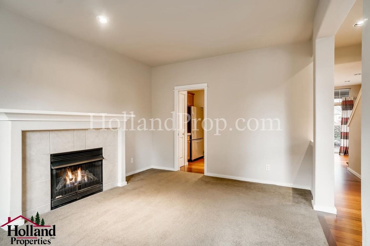 7068 Ne Stonewater St - Photo 4 of 29