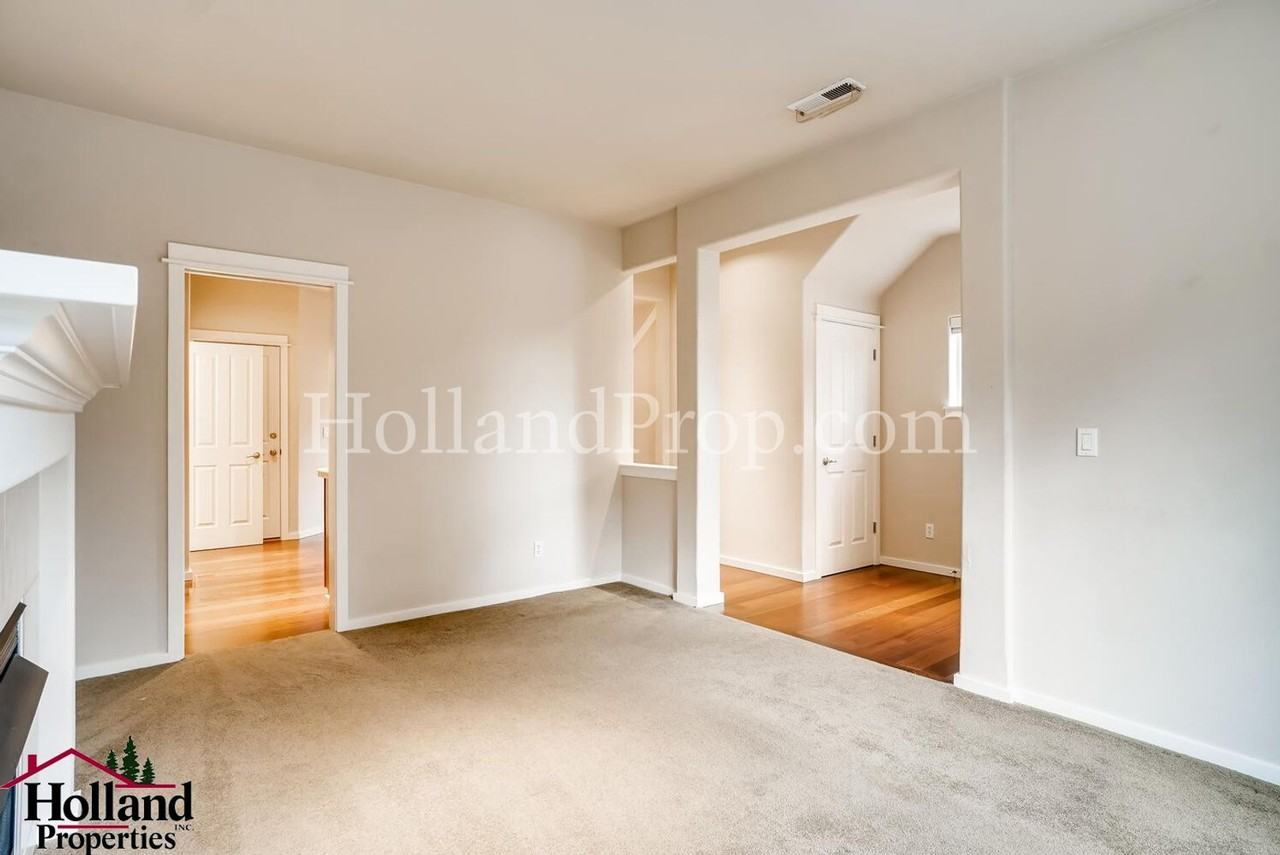 7068 Ne Stonewater St - Photo 5 of 29