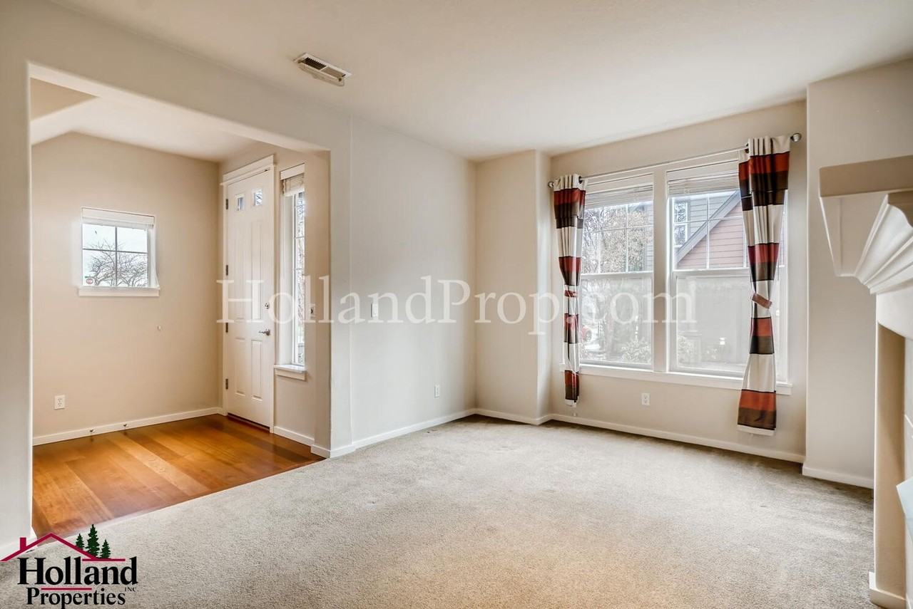 7068 Ne Stonewater St - Photo 6 of 29