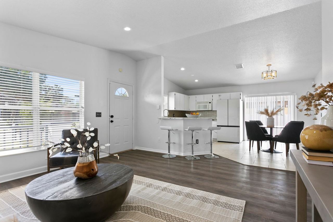 1723 W La Salle St - Photo 3 of 11