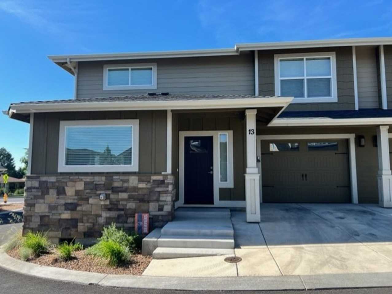 2755 Sw Greens Blvd - Photo 3 of 18
