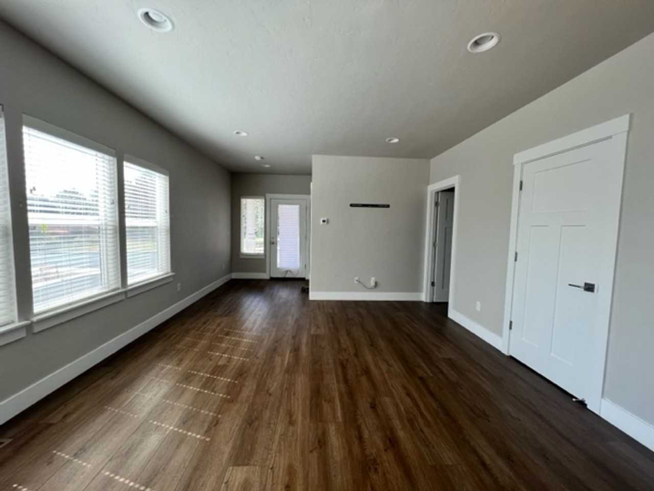 2755 Sw Greens Blvd - Photo 6 of 18
