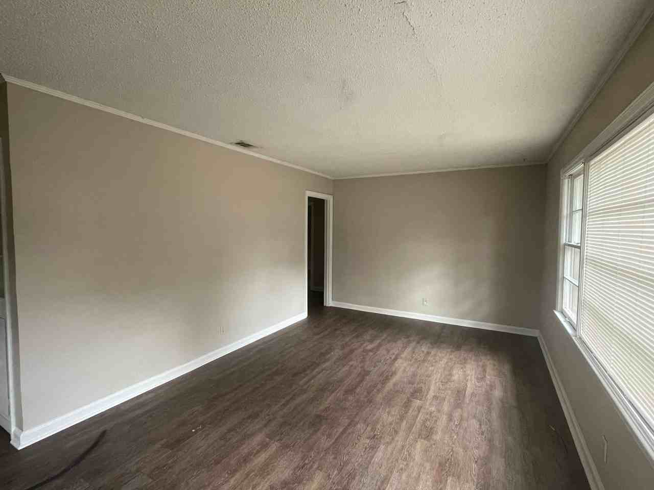 104 Holloway Dr - Photo 2 of 5