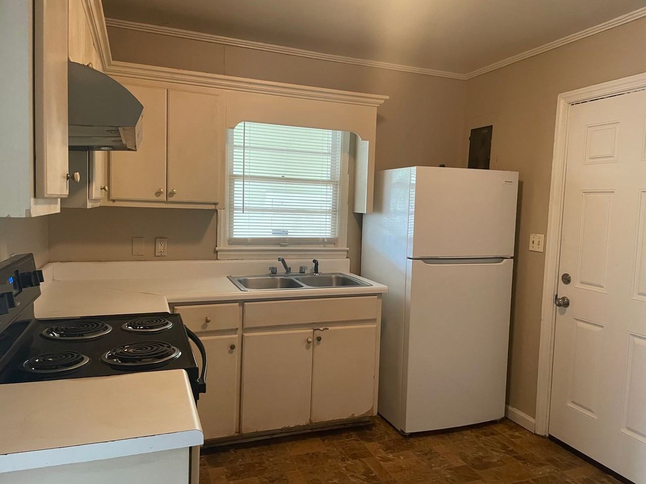 104 Holloway Dr - Photo 3 of 5