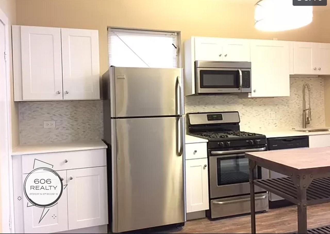 Lincoln Park Apartments on Clybourn! - Photo 2 of 16