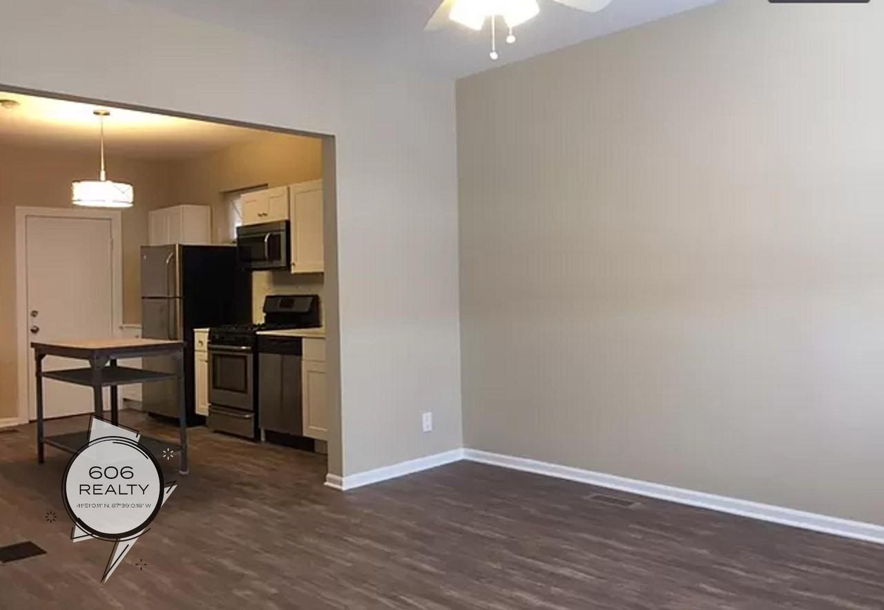 Lincoln Park Apartments on Clybourn! - Photo 7 of 16