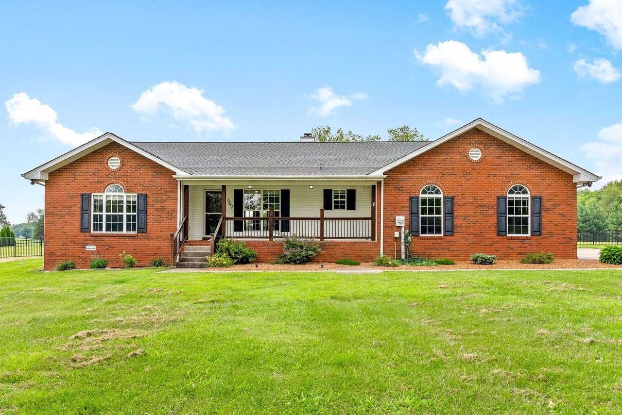 1347 Dudley Rd - Photo 2 of 31