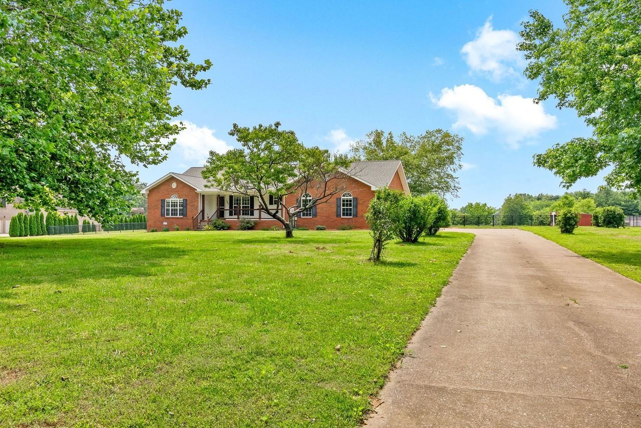 1347 Dudley Rd - Photo 3 of 31