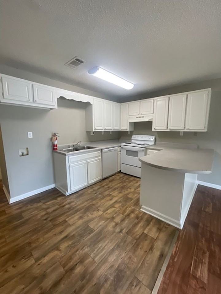 110 Money St - Photo 3 of 15