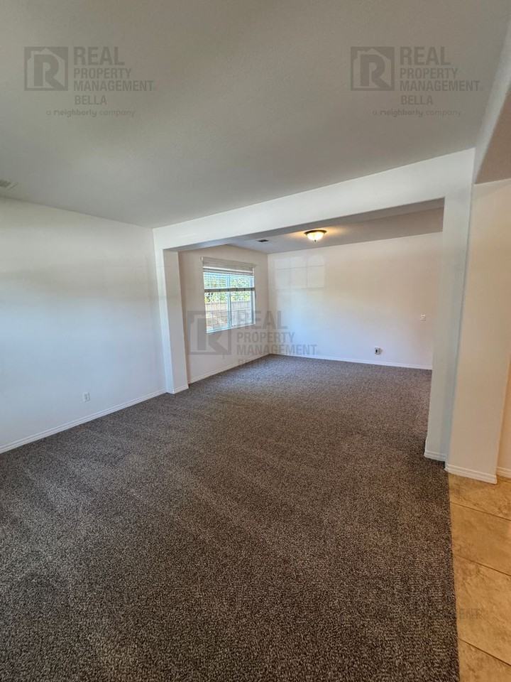 34574 Black Cherry St - Photo 4 of 40