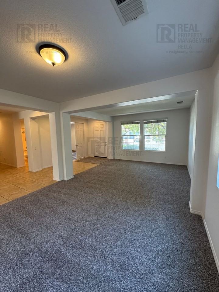 34574 Black Cherry St - Photo 6 of 40