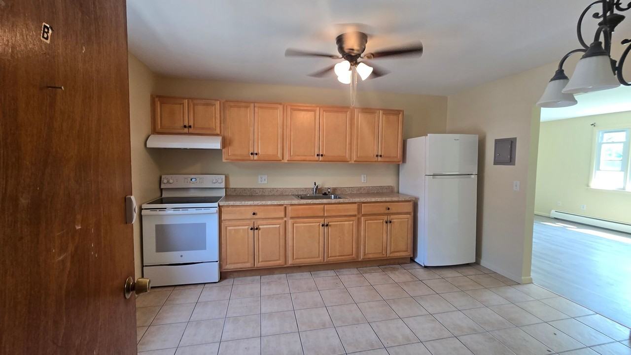 Franklin Court Apartments - Photo 2 of 14