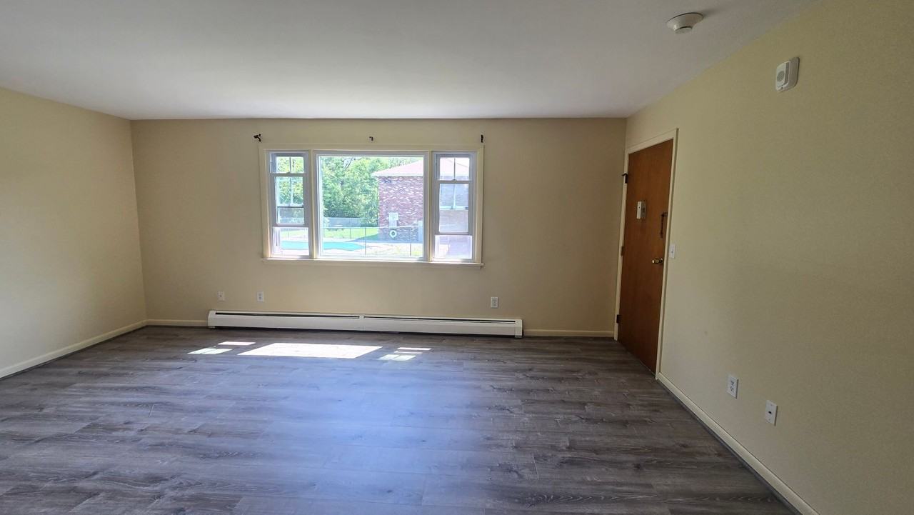 Franklin Court Apartments - Photo 5 of 14