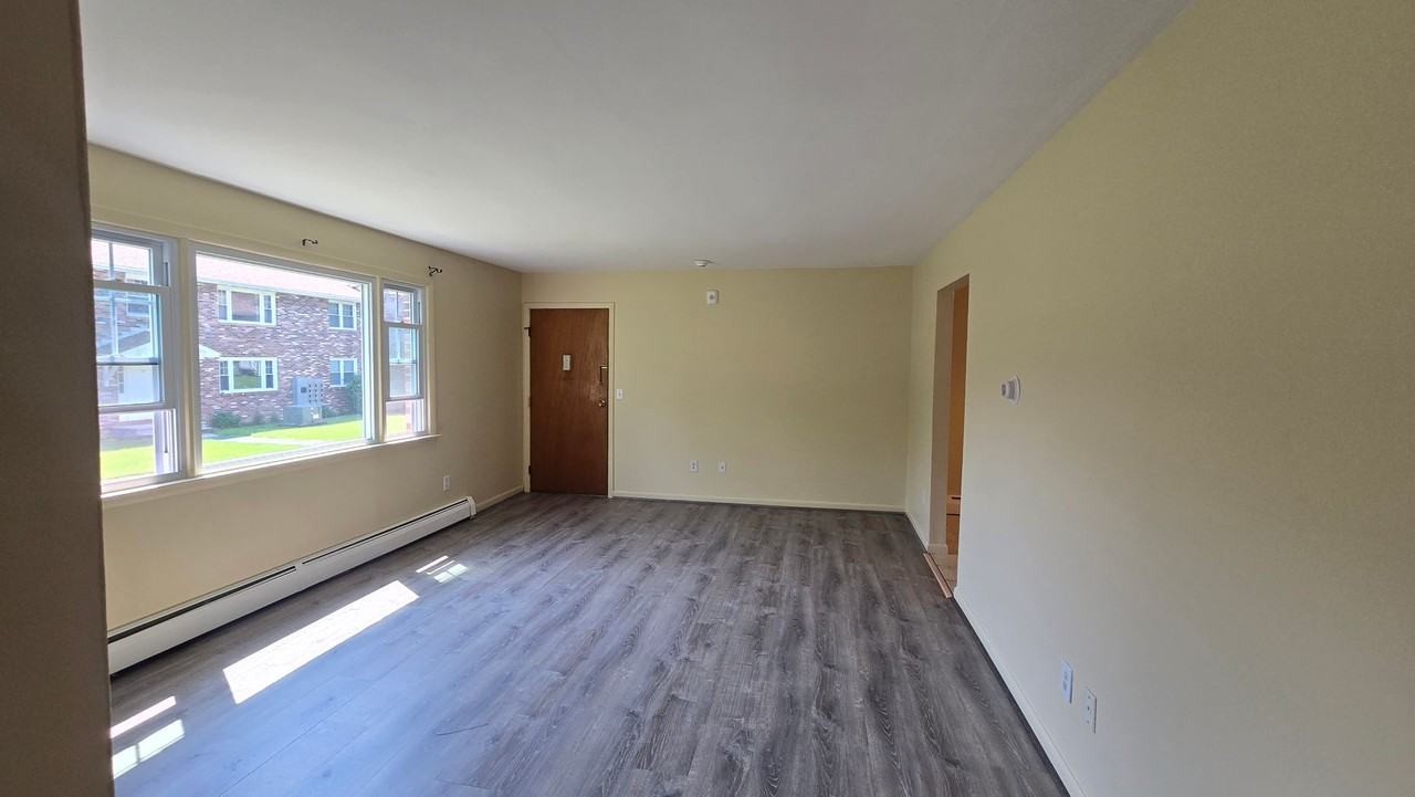 Franklin Court Apartments - Photo 7 of 14