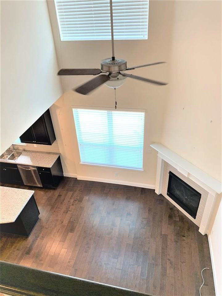 555 Hampshire Dr - Photo 2 of 22