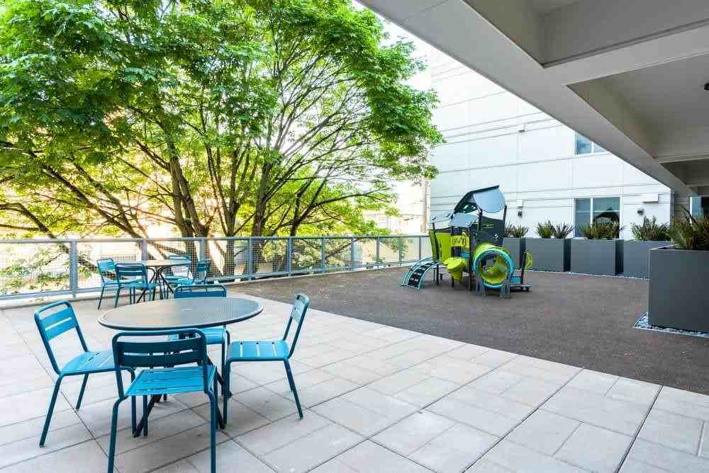 4750 15th Ave Ne - Photo 6 of 37