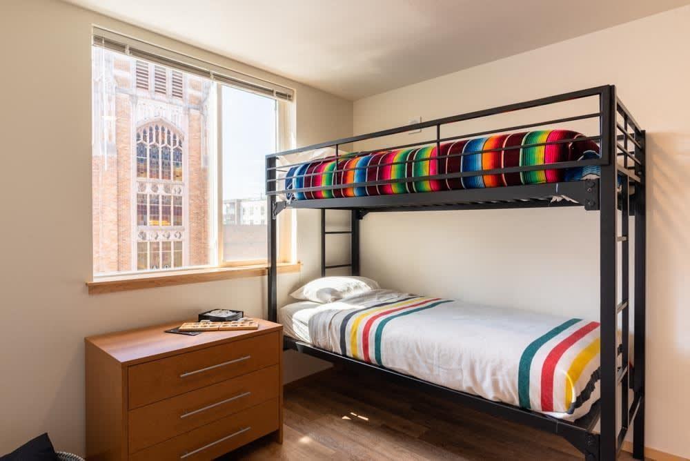 4750 15th Ave Ne - Photo 4 of 37