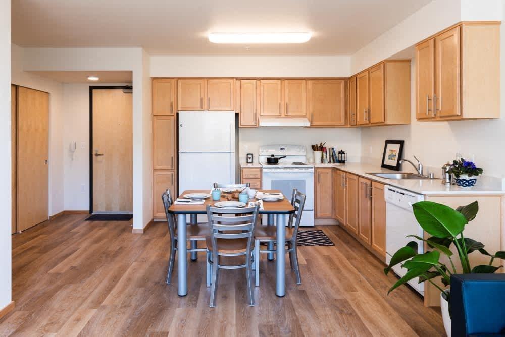 4750 15th Ave Ne - Photo 5 of 37