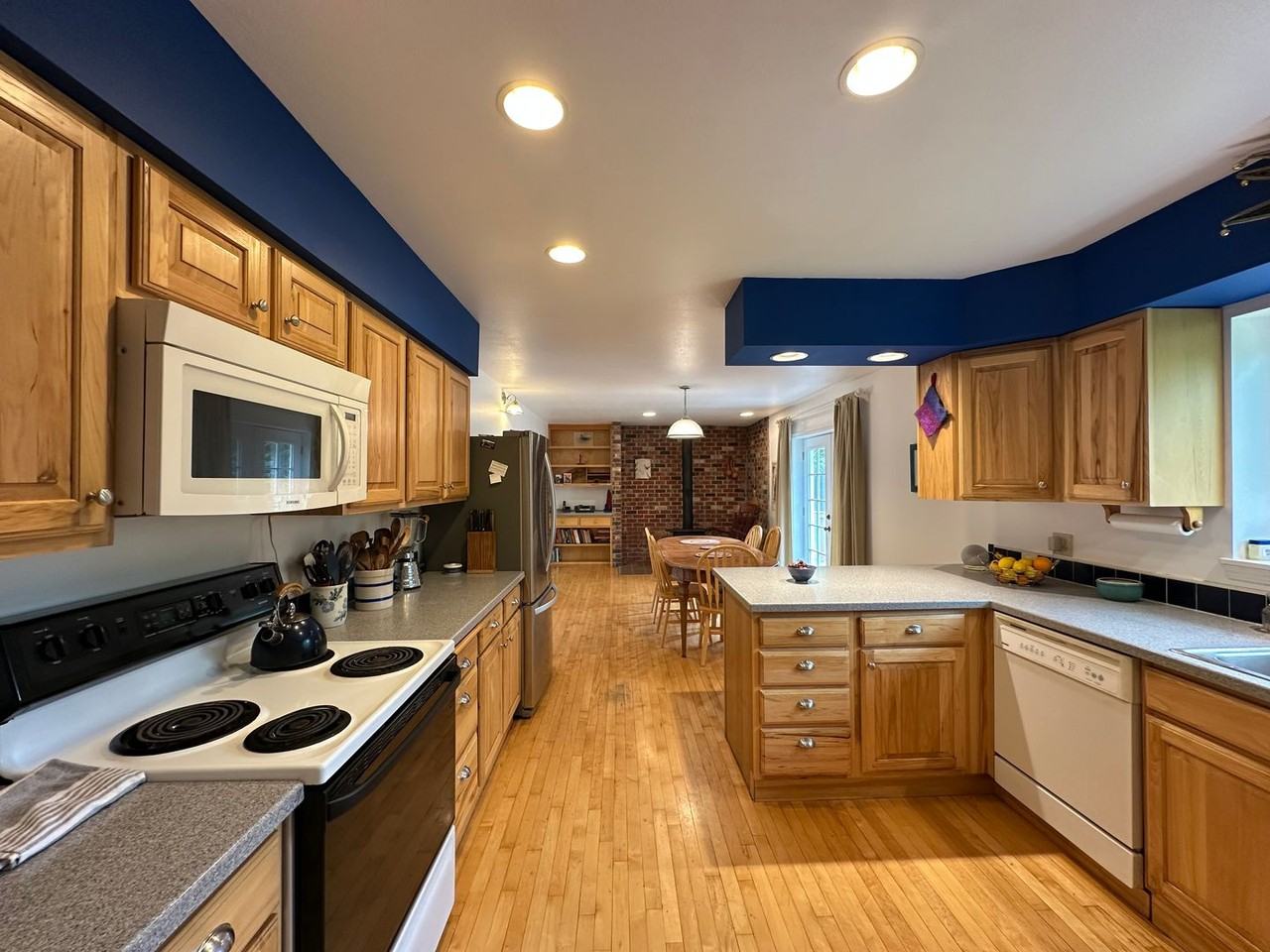 4069 Old Wood Rd - Photo 3 of 44