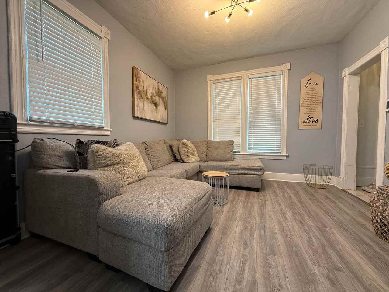 1362 Searle St - Photo 3 of 25