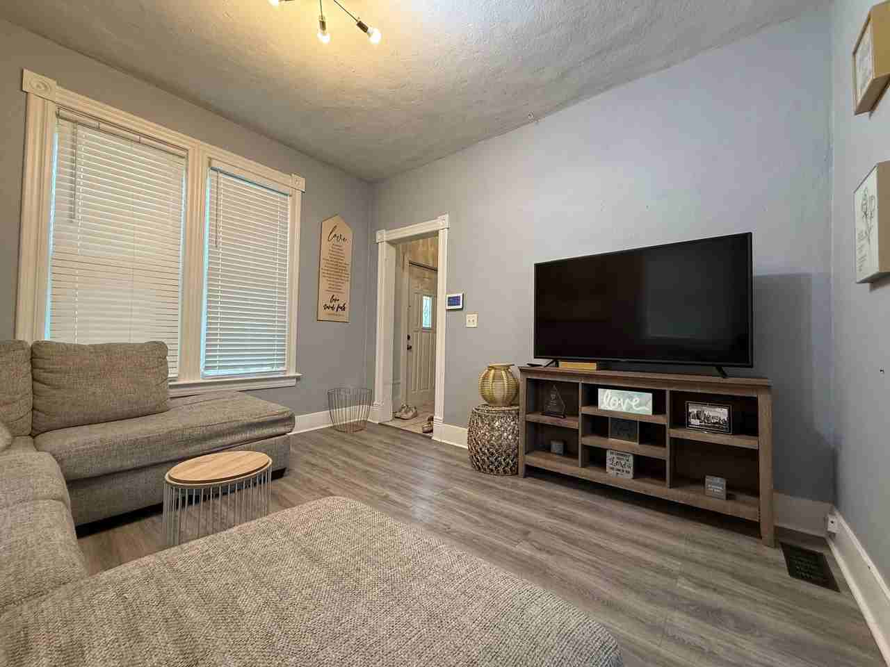 1362 Searle St - Photo 3 of 25