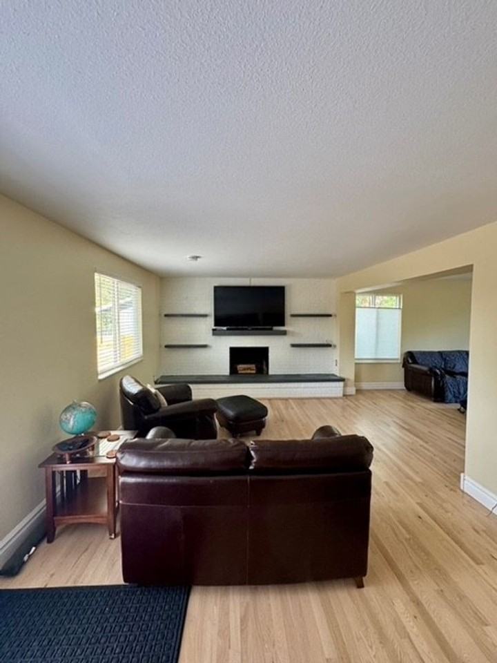 7830 Durham Way - Photo 6 of 44