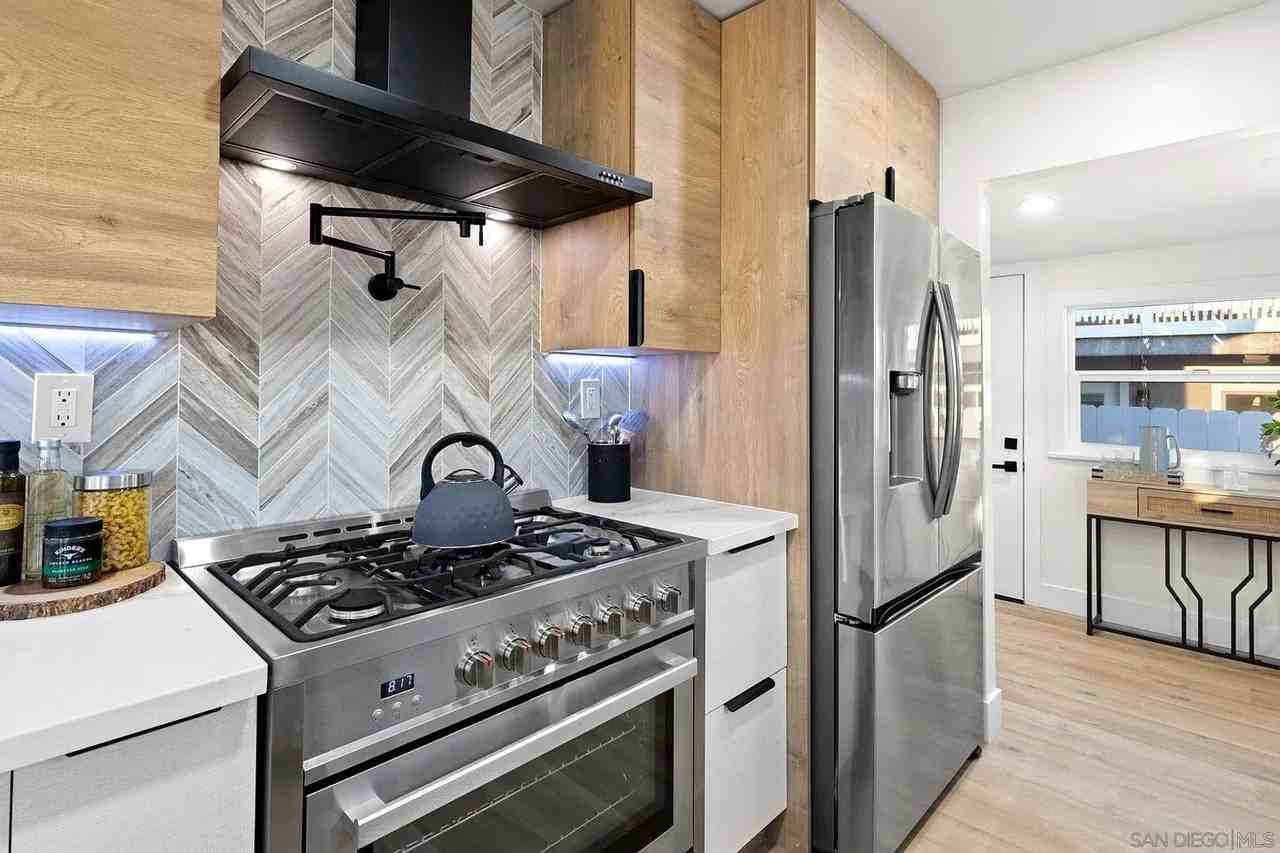 3773 Texas St - Photo 4 of 24