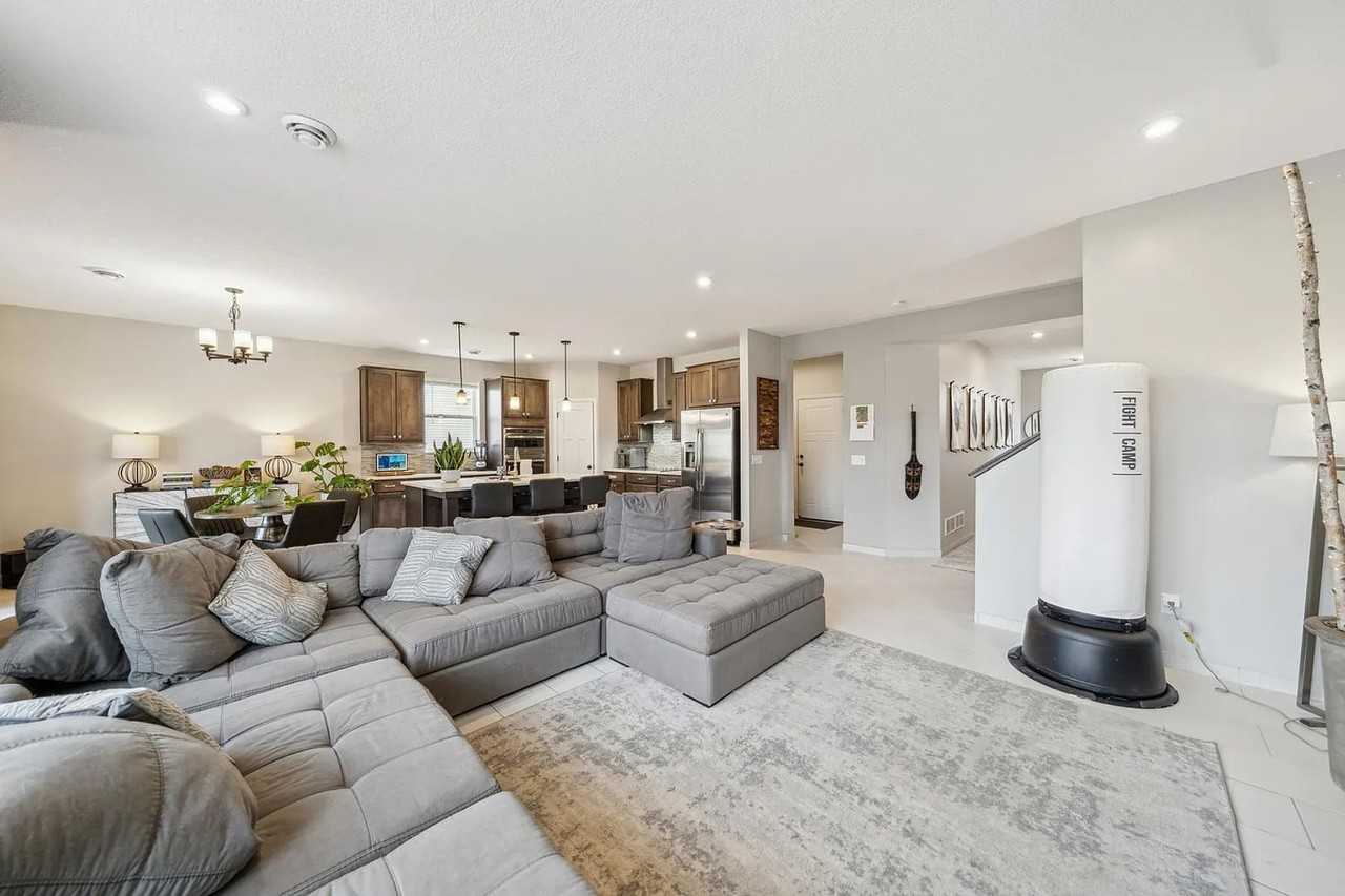 1859 Hinsdale Cir - Photo 6 of 24