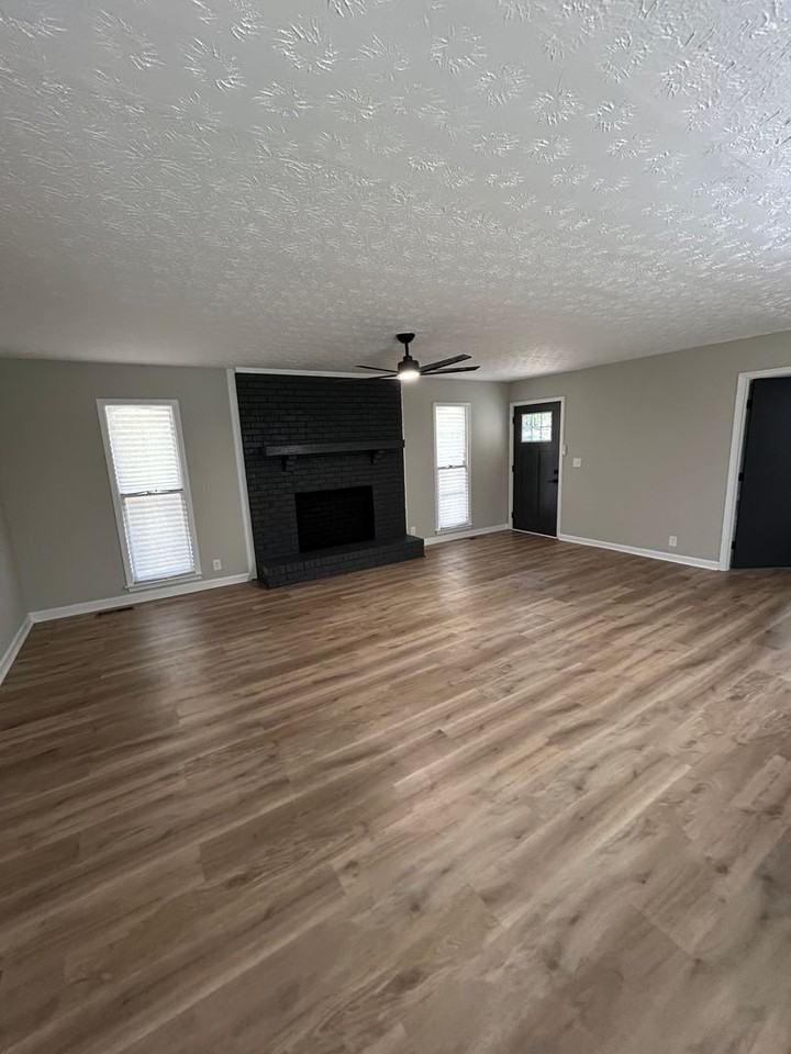 1443 Daniel Rd - Photo 2 of 12