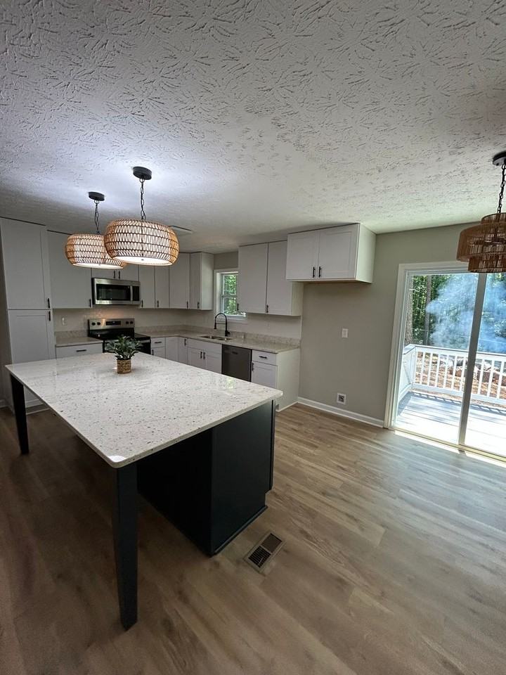 1443 Daniel Rd - Photo 5 of 12
