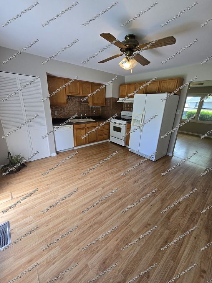 778 Capitol Rd - Photo 4 of 12