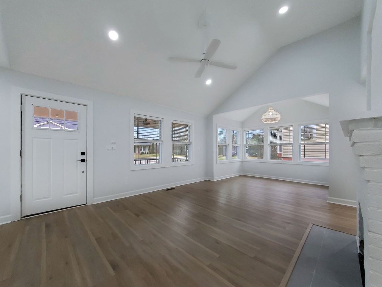 215 Rice St - Photo 4 of 30
