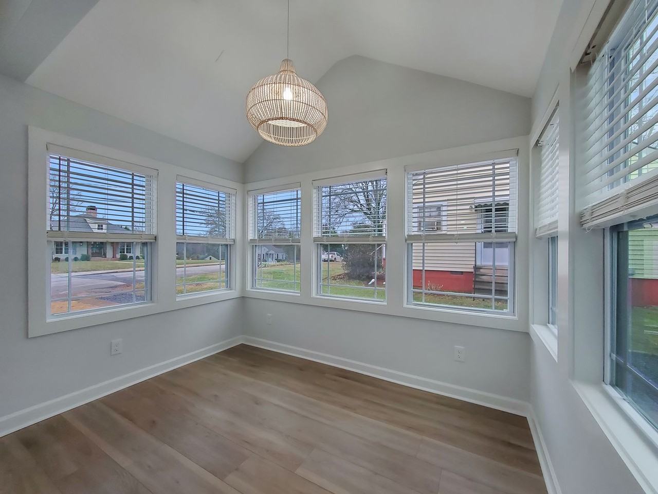 215 Rice St - Photo 6 of 30