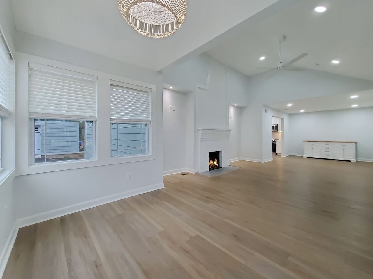215 Rice St - Photo 7 of 30
