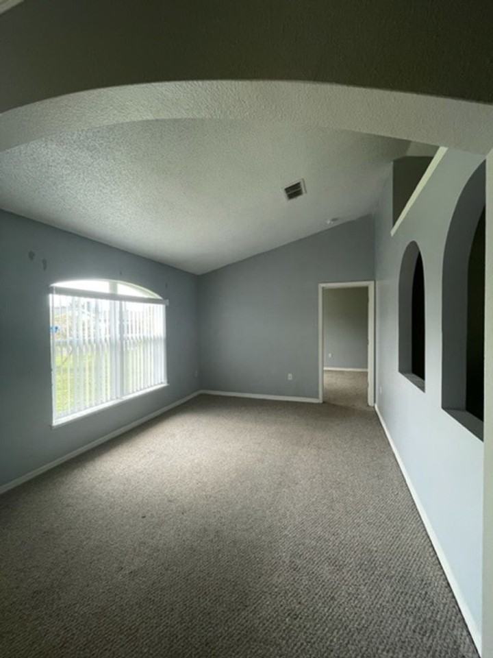 819 Ognon Ct - Photo 2 of 10