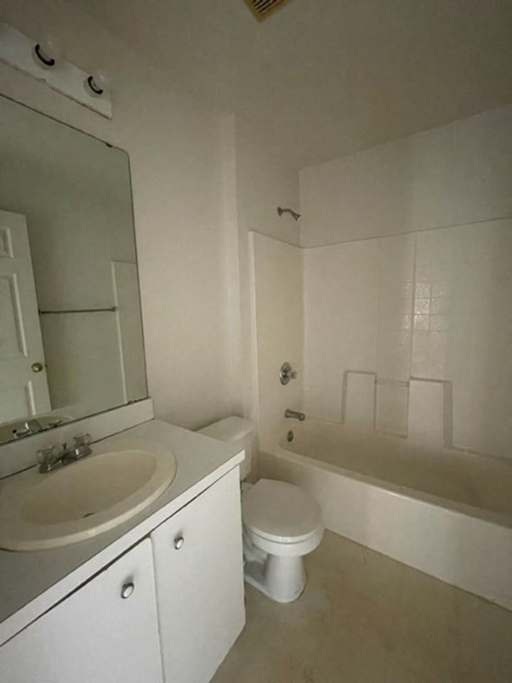 819 Ognon Ct - Photo 3 of 10