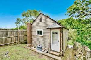featured image of 1423 Ridge Ave
