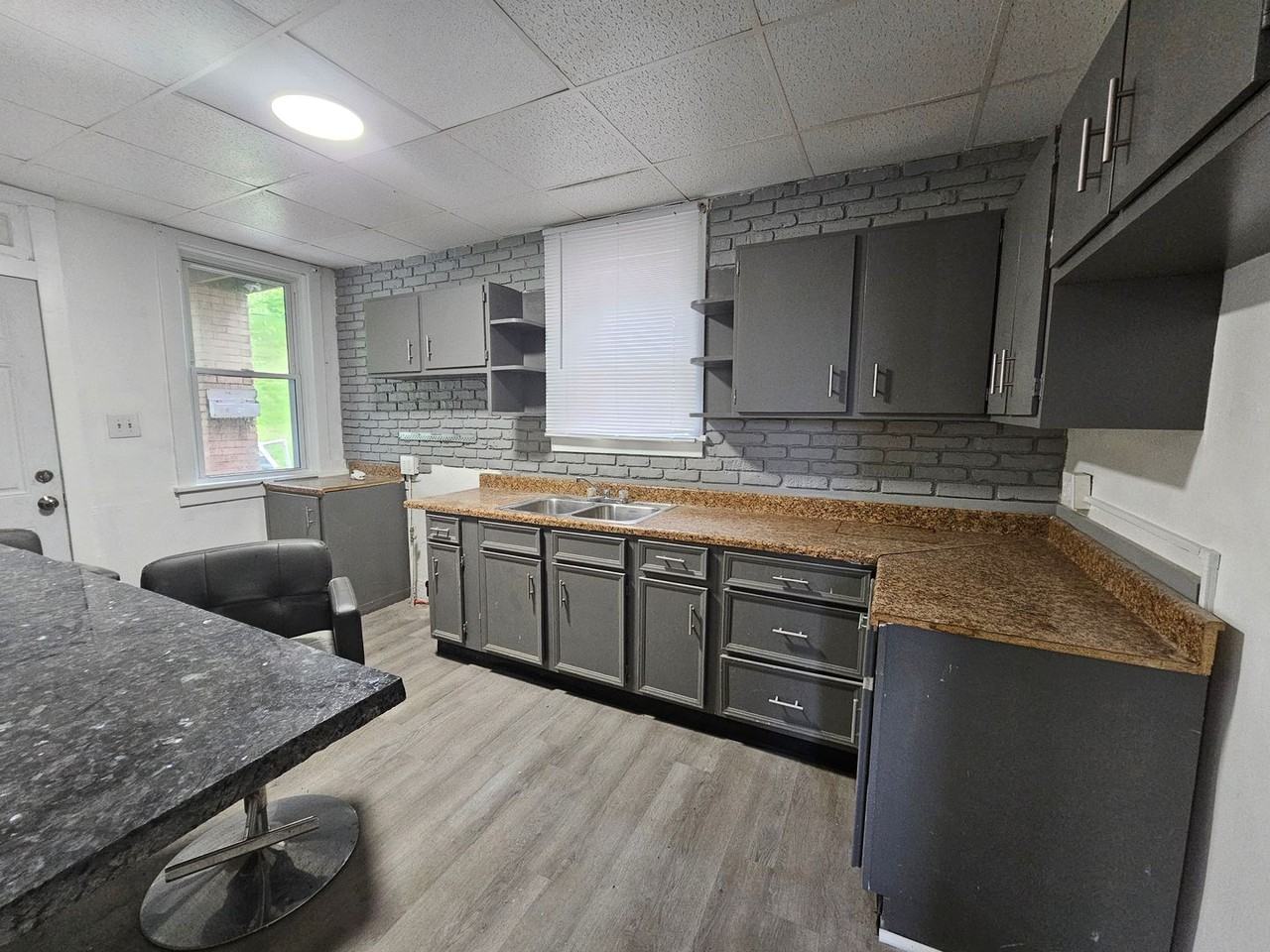 1716 Amanda Avenue - Photo 2 of 7