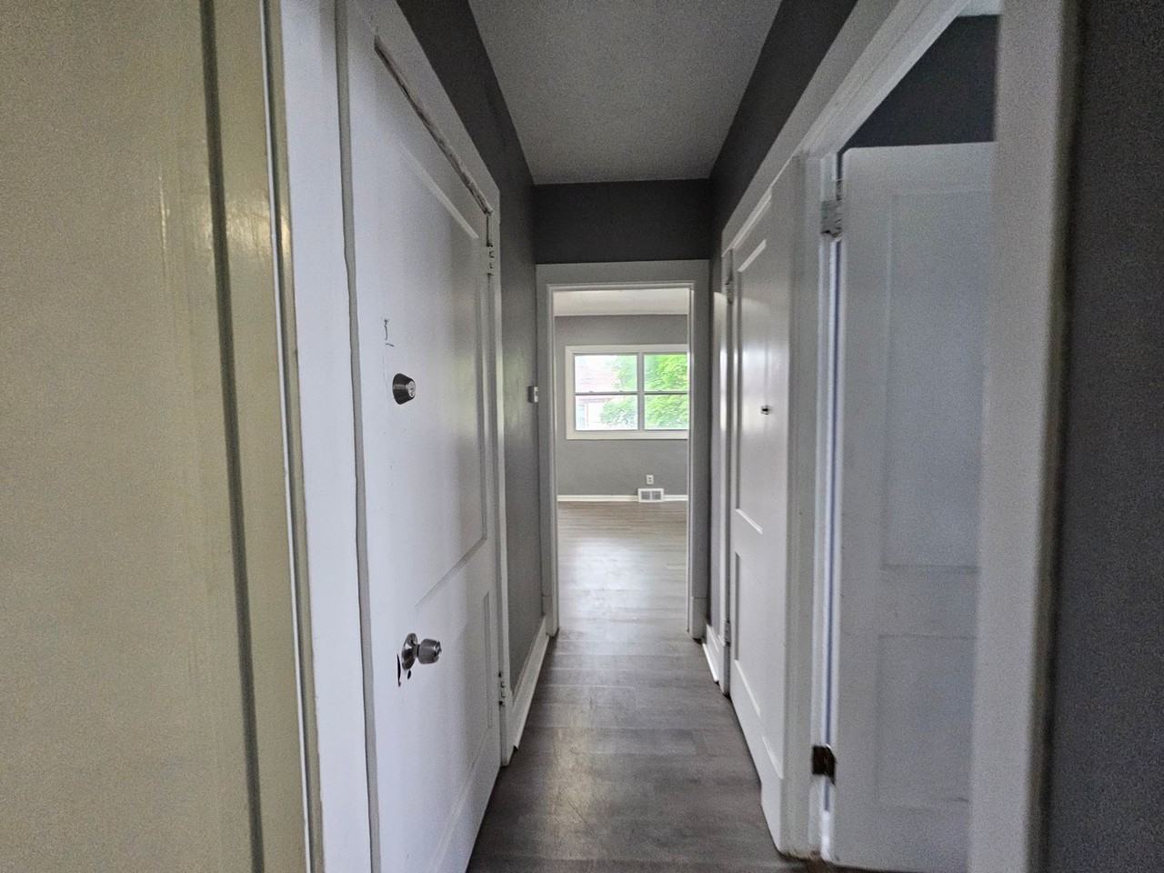 1716 Amanda Avenue - Photo 4 of 7