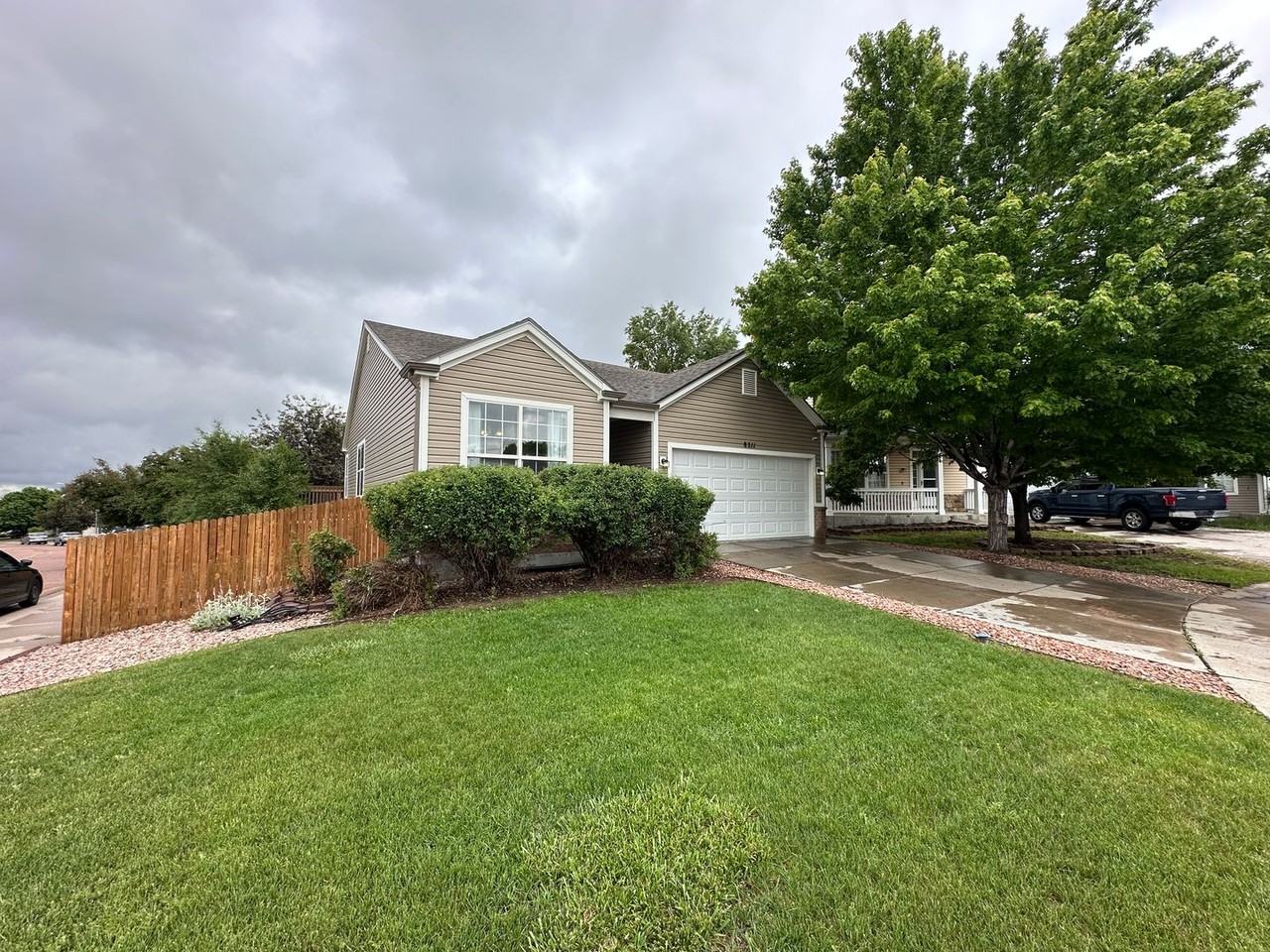 8211 Oakton Ct - Photo 2 of 20