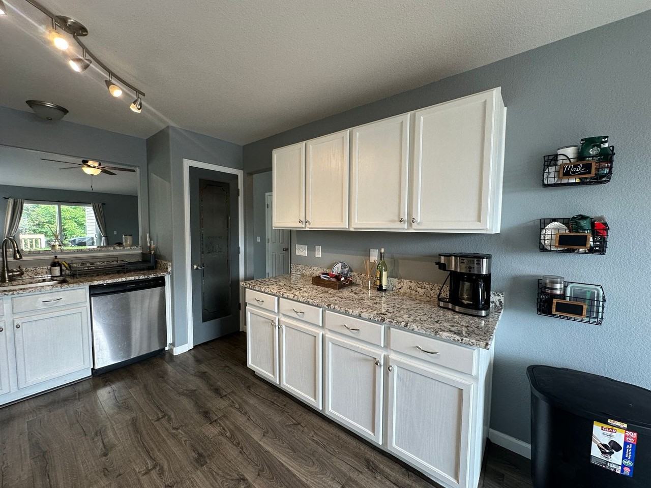 8211 Oakton Ct - Photo 5 of 20