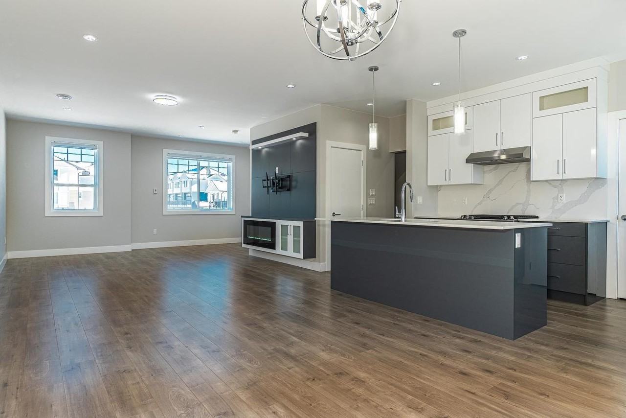 19483 74 Avenue - Photo 3 of 10